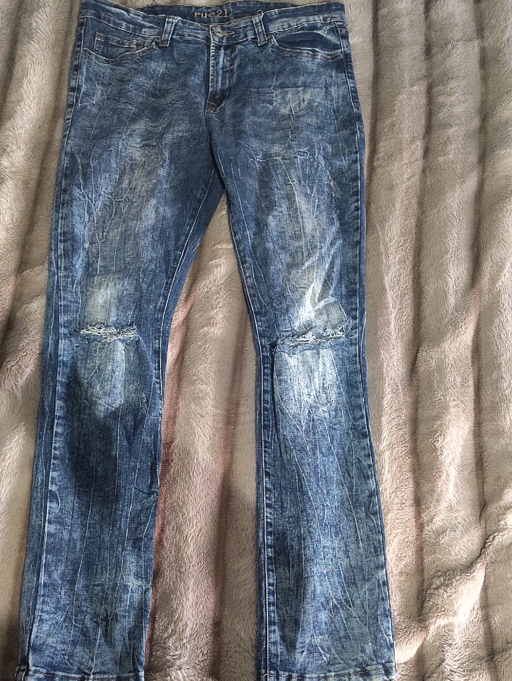 rue21 Men's Distressed Blue Jeans